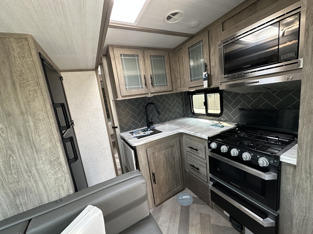 2020 SALEM HEMISPHERE 24RLHL