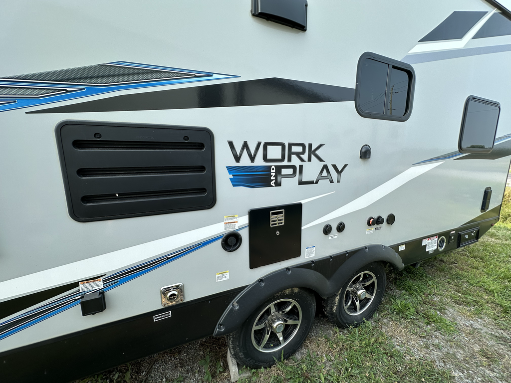 2023_WORKANDPLAY_21LT