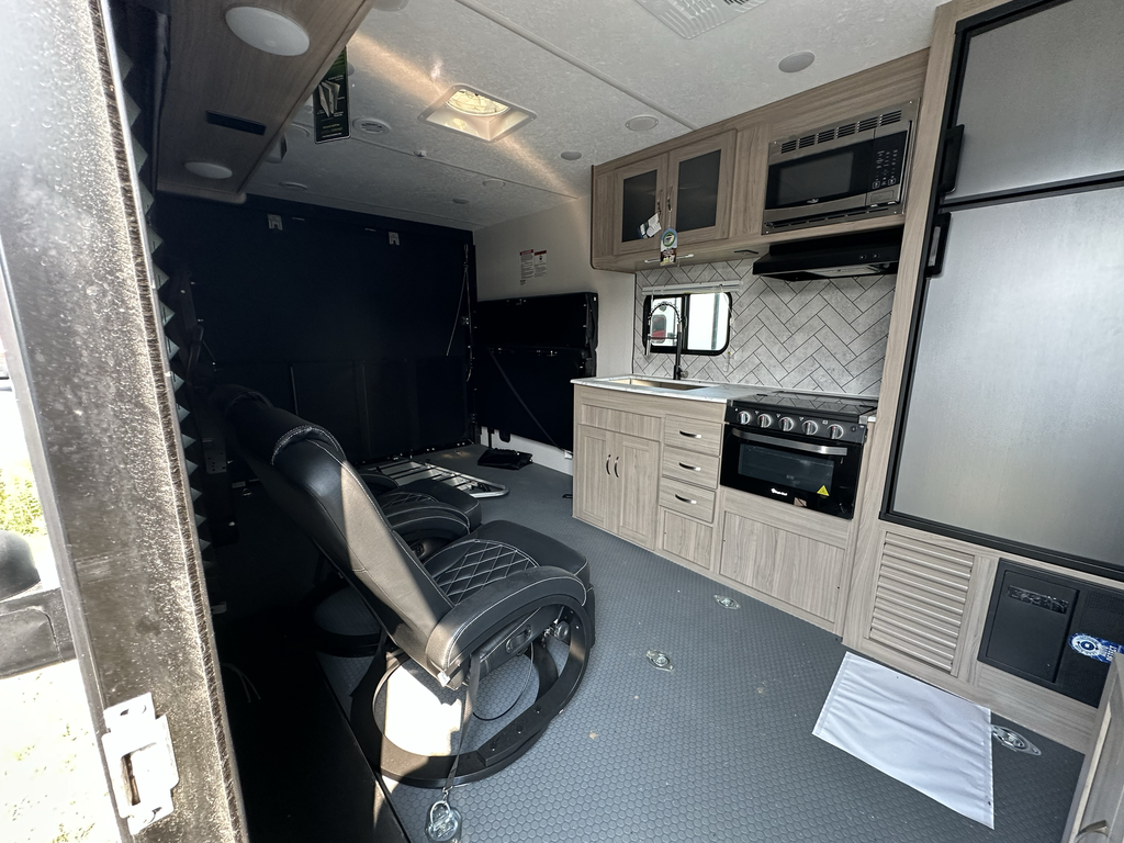 2023_WORKANDPLAY_21LT