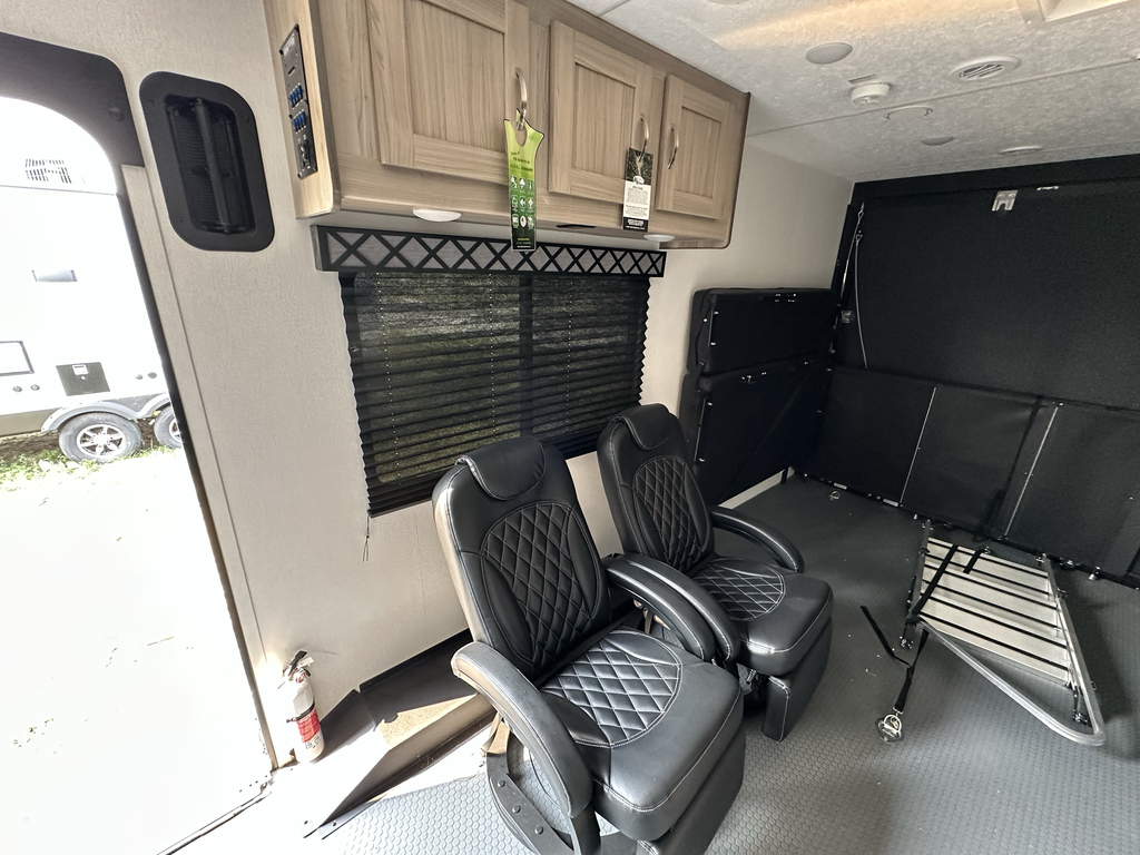 2023_WORKANDPLAY_21LT