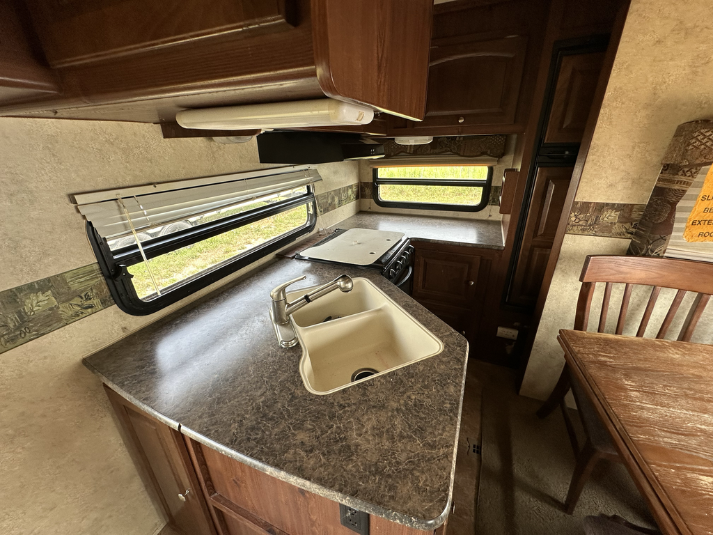 2011_FOREST_RIVER_FLAGSTAFF_8528RKWS