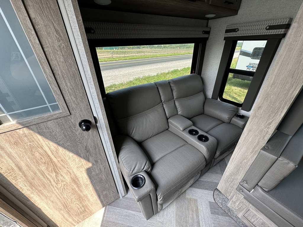 2020 SALEM HEMISPHERE 24RLHL