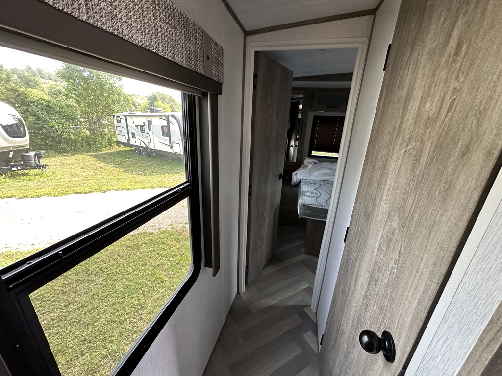 2023 SALEM HEMISPHERE 22RBHL 02